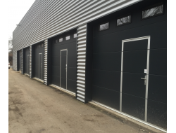 Se vores udvalg af industri garageporte. Måske du finder inspiration til dit næste projekt.